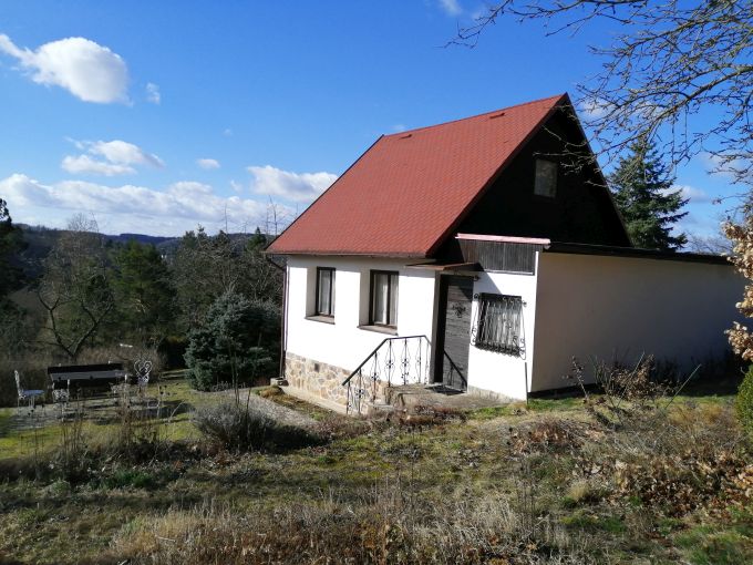 Foto: CHLOMEK22 03 - Zdn patrov chata s prostornou zahradou 1376 m²
