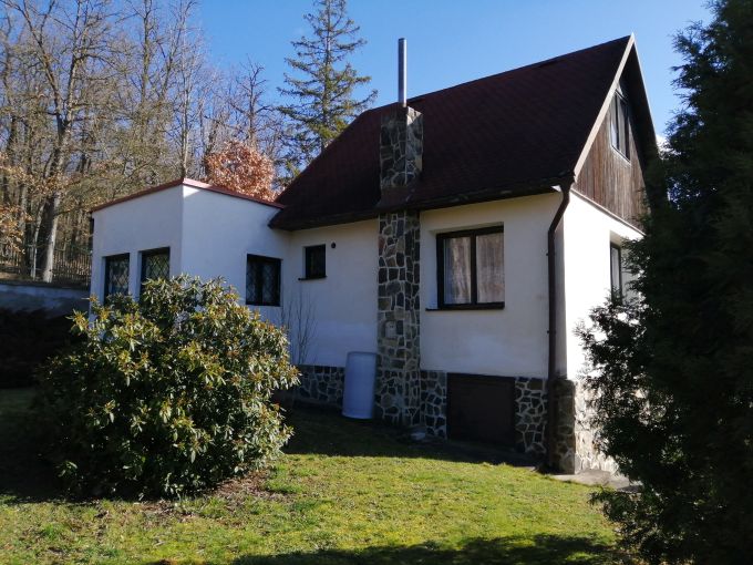 Foto: CHLOMEK22 04 - Zdn patrov chata s prostornou zahradou 1376 m²