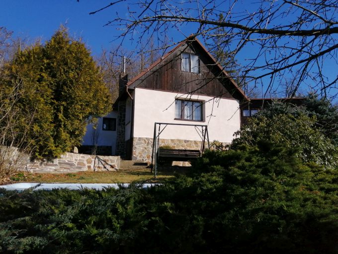 Foto: CHLOMEK22 05 - Zdn patrov chata s prostornou zahradou 1376 m²