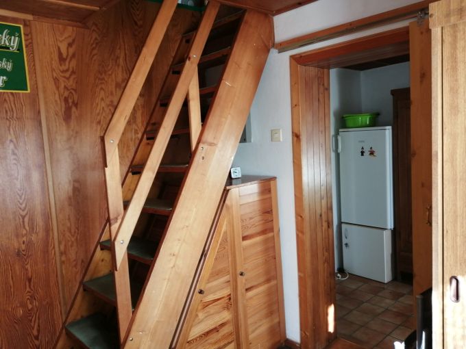 Foto: CHLOMEK22 19 - Zdn patrov chata s prostornou zahradou 1376 m²