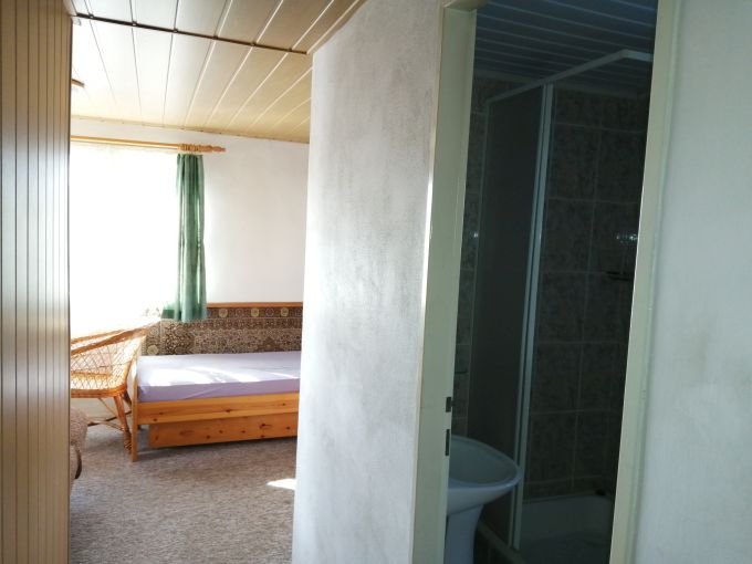 Foto: CHLOMEK22 20 - Zdn patrov chata s prostornou zahradou 1376 m²