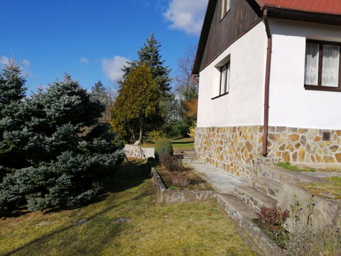 Foto: CHLOMEK22 21 - Zdn patrov chata s prostornou zahradou 1376 m²