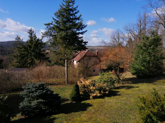 Foto: CHLOMEK22 23 - Zdn patrov chata s prostornou zahradou 1376 m²