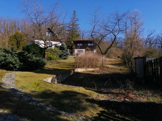 Foto: CHLOMEK22 25 - Zdn patrov chata s prostornou zahradou 1376 m²