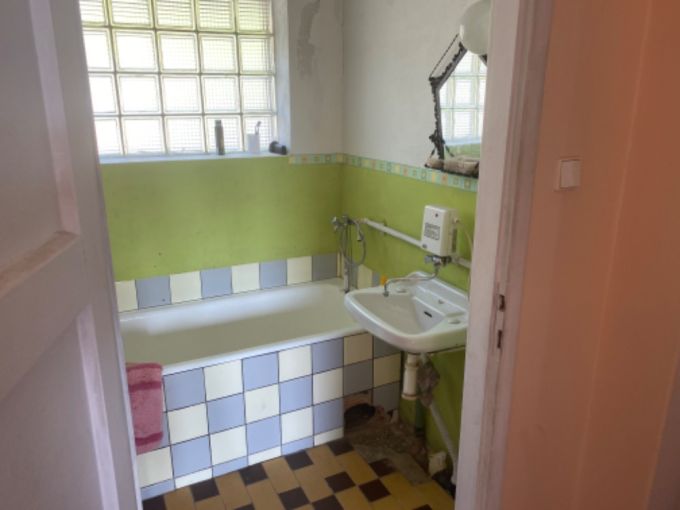 Foto: CHRAST21 09 - Venkovsk rodinn dm k rekonstrukci se zahradou 722 m² a gar