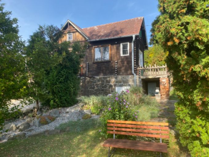Foto: CHRAST21 20 - Venkovsk rodinn dm k rekonstrukci se zahradou 722 m² a gar
