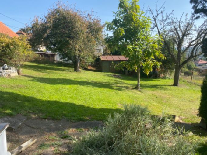 Foto: CHRAST21 23 - Venkovsk rodinn dm k rekonstrukci se zahradou 722 m² a gar