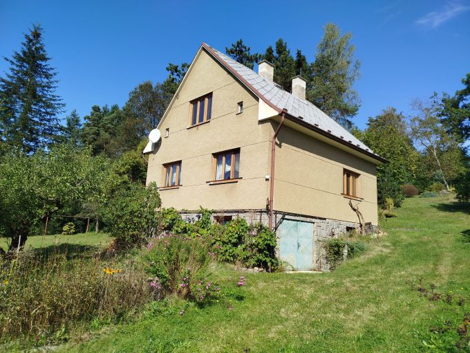 Foto: CHRAST25 01 - Dkladn rodinn dm s kouzelnou proslunnou zahradou 2 570 m²