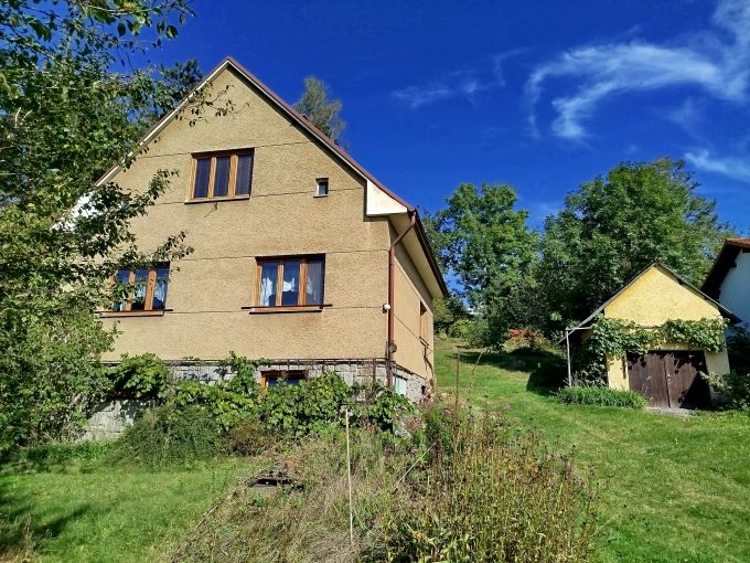 Foto: CHRAST25 02 - D�kladn� rodinn� d�m s kouzelnou proslun�nou zahradou 2 570&nbsp;m&sup2;