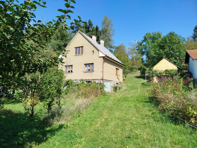 Foto: CHRAST25 03 - D�kladn� rodinn� d�m s kouzelnou proslun�nou zahradou 2 570&nbsp;m&sup2;