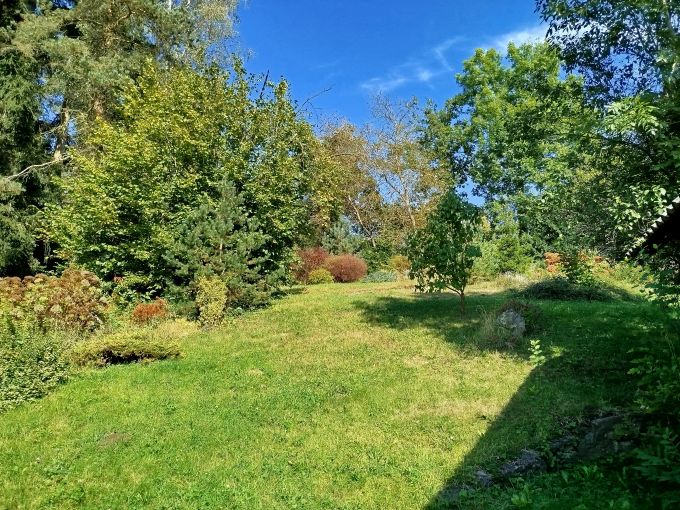 Foto: CHRAST25 05 - D�kladn� rodinn� d�m s kouzelnou proslun�nou zahradou 2 570&nbsp;m&sup2;