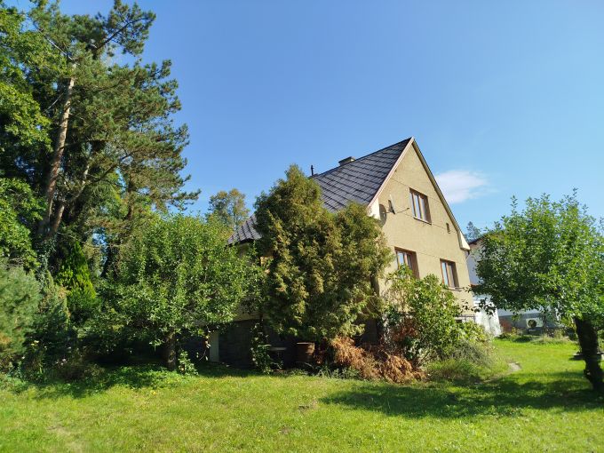 Foto: CHRAST25 17 - D�kladn� rodinn� d�m s kouzelnou proslun�nou zahradou 2 570&nbsp;m&sup2;