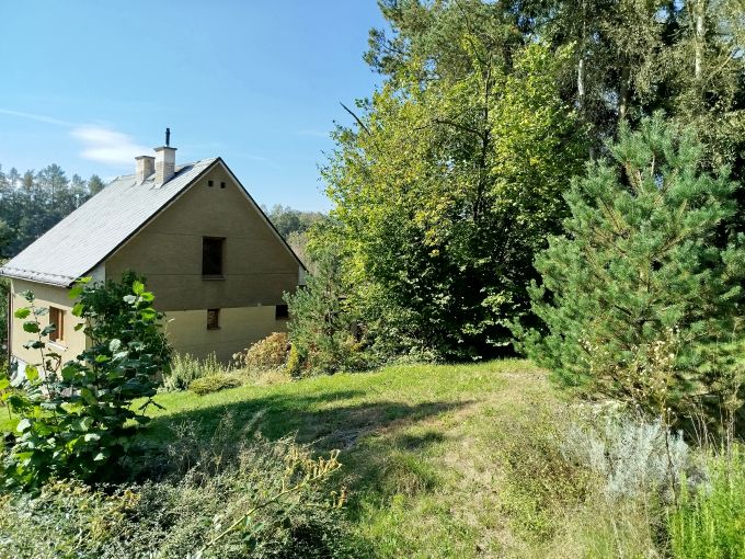 Foto: CHRAST25 18 - D�kladn� rodinn� d�m s kouzelnou proslun�nou zahradou 2 570&nbsp;m&sup2;