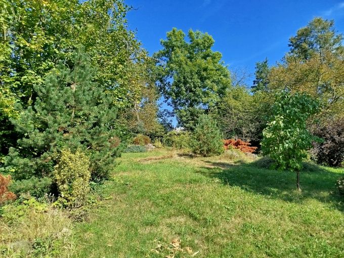 Foto: CHRAST25 28 - D�kladn� rodinn� d�m s kouzelnou proslun�nou zahradou 2 570&nbsp;m&sup2;