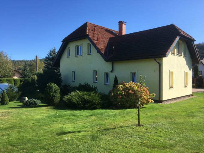Foto: CTYRKOLY19 04 - Precizn zateplen rodinn dm 5+1 s prostornou zahradou 1597 m², gar, baznem a zahradnm srubem