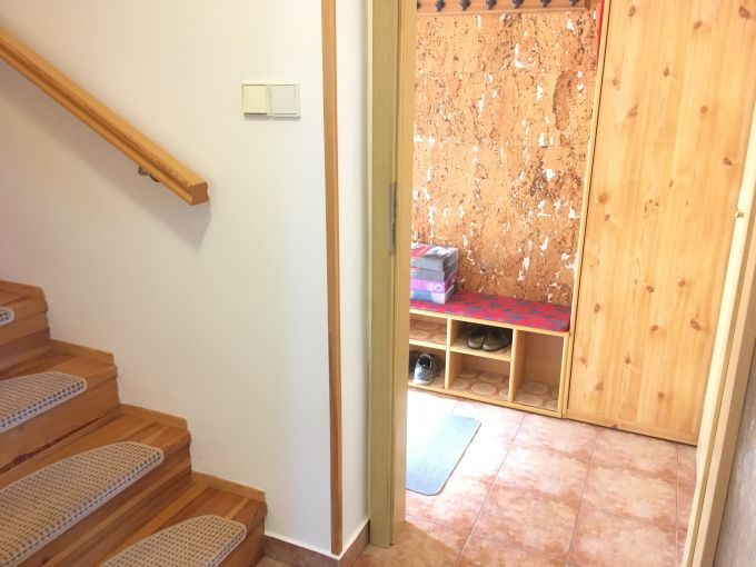 Foto: CTYRKOLY19 18 - Precizn zateplen rodinn dm 5+1 s prostornou zahradou 1597 m², gar, baznem a zahradnm srubem