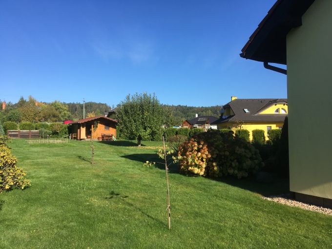 Foto: CTYRKOLY19 33 - Precizn zateplen rodinn dm 5+1 s prostornou zahradou 1597 m², gar, baznem a zahradnm srubem