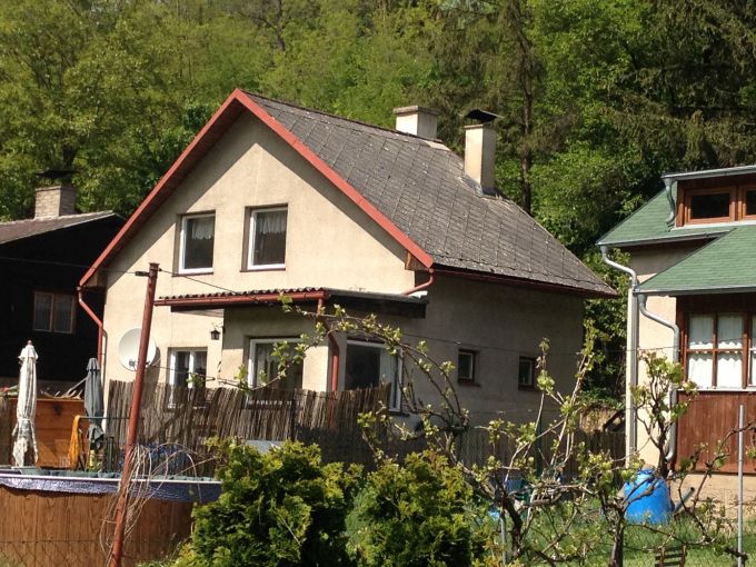 Foto: DAVLE19 02 - Zdn patrov chatovilka u eky se zahradou 453 m²