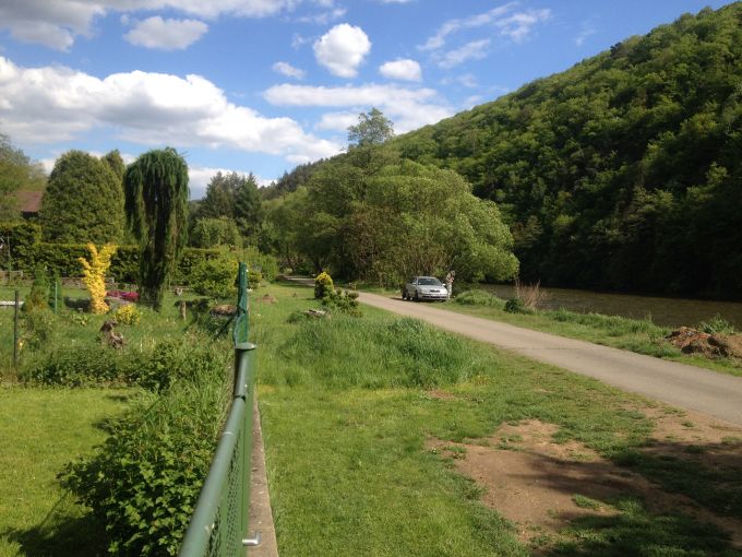 Foto: DAVLE19 04 - Zdn patrov chatovilka u eky se zahradou 453 m²