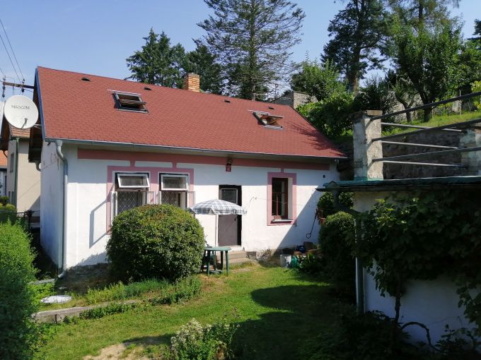 Foto: DOMEK20 01 - Zdn domek 2+1 se zahrdkou 266 m² a podsklepenou terasou