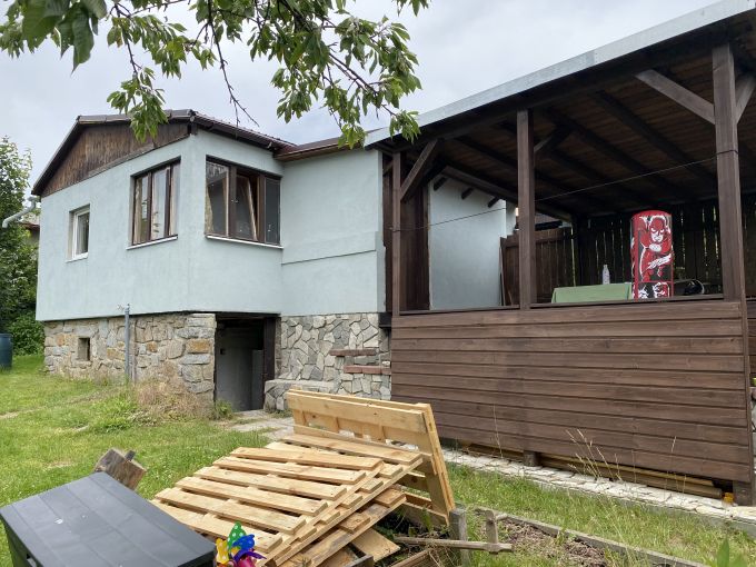 Foto: HOSTERADICE24 01 - Zateplen podsklepen chata v Kamennm Pvozu se zahradou 539 m²