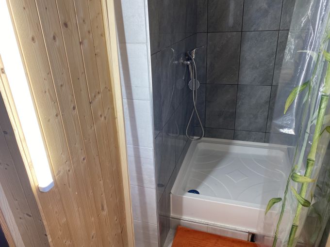 Foto: HOSTERADICE24 08 - Zateplen podsklepen chata v Kamennm Pvozu se zahradou 539 m²