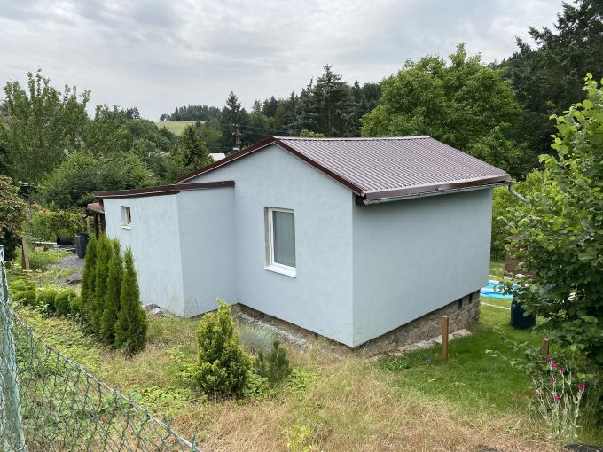 Foto: HOSTERADICE24 10 - Zateplen podsklepen chata v Kamennm Pvozu se zahradou 539 m²
