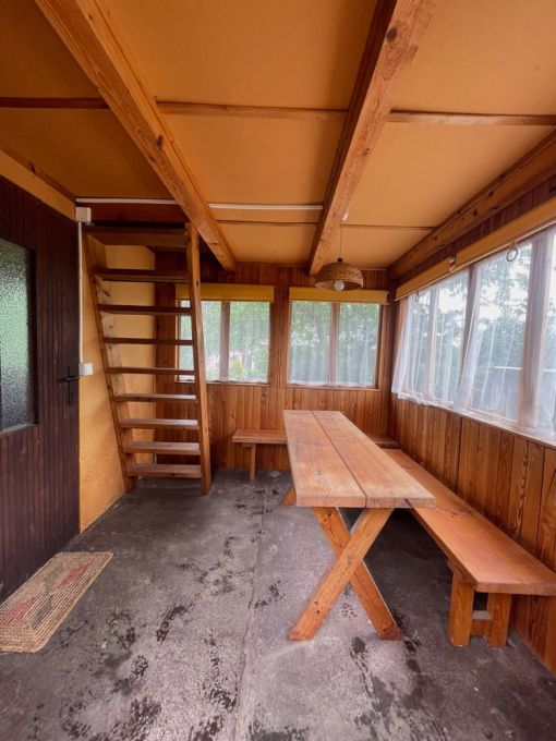 Foto: HRADISTKO22 10 - Zasovan stavebn parcela o vme 460 m² s chatou 