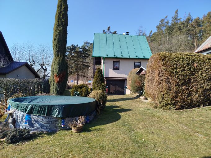 Foto: KP 25 02 - Zdn patrov chata s gar, vlastn parcelou 450 m² a baznkem