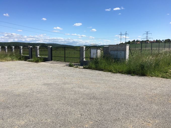 Foto: MECHENICE20 04 - Luxusn zasovan oplocen stavebn parcela 1008 m²