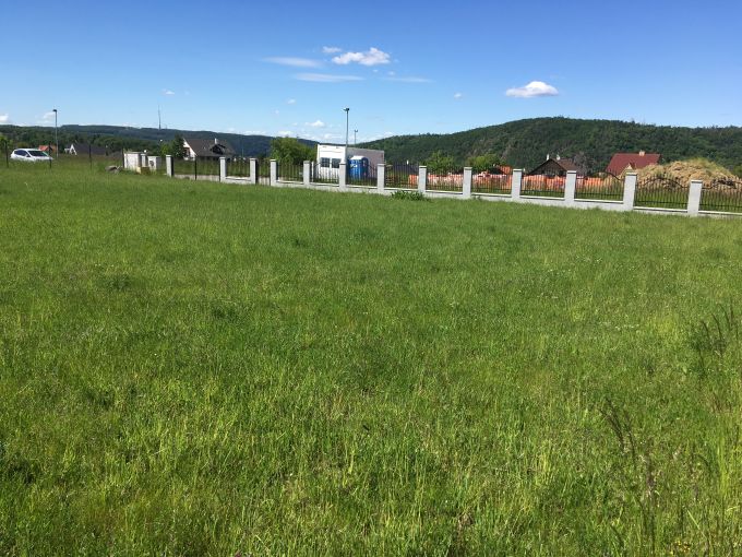Foto: MECHENICE20 14 - Luxusn zasovan oplocen stavebn parcela 1008 m²