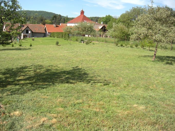 Foto: POZEMEK ZAHRADA 01 - Slunn stavebn parcela 1 042 m² na vstavbu RD v Krhanicch 