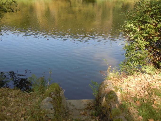 Foto: SAMECHOV20 01 - Rybsk parcela 916 m² na behu eky Szavy s altnem