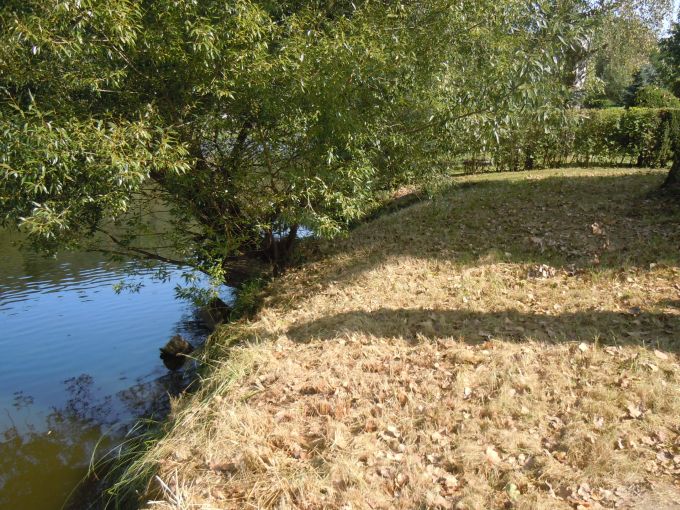 Foto: SAMECHOV20 10 - Rybsk parcela 916 m² na behu eky Szavy s altnem
