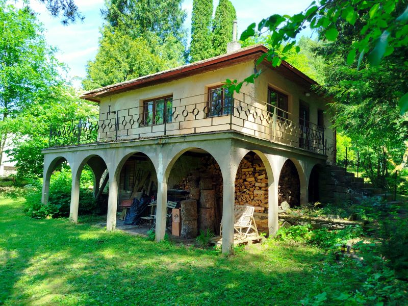 Zaj�mav� se zahradou 1480&nbsp;m&sup2;  - skalice26-04