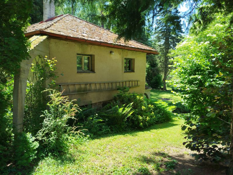 Zaj�mav� se zahradou 1480&nbsp;m&sup2;  - skalice26-09