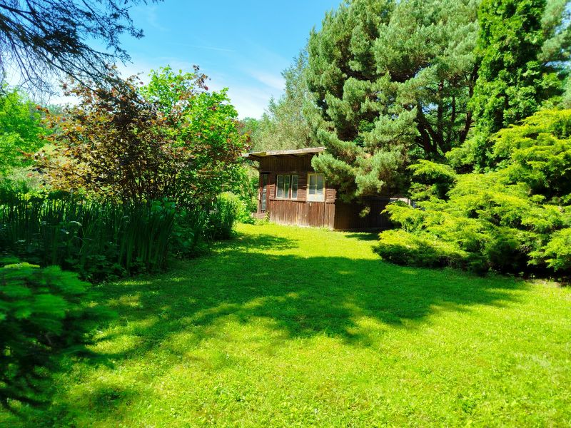Zaj�mav� se zahradou 1480&nbsp;m&sup2;  - skalice26-15