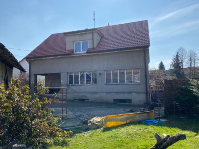 Foto: SULICE21 04 - Rodinn dm 4+1 se samostatnou gar a zahradou 960 m²