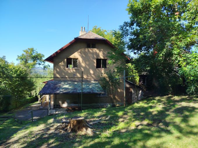 Foto: VILA25 03 - Patrov zdn vila k rekonstrukci s pozemkem 7 072 m²