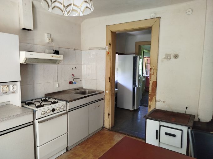 Foto: VILA25 16 - Patrov zdn vila k rekonstrukci s pozemkem 7 072 m²